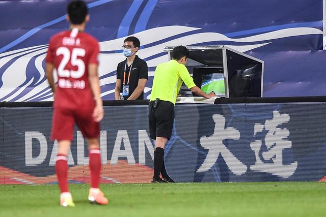 浓眉伤退詹姆斯三双 湖人大胜猛龙主场5连胜