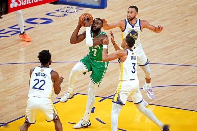 王睿泽20+5+6王洪16分青岛胜广厦 胡金秋15分