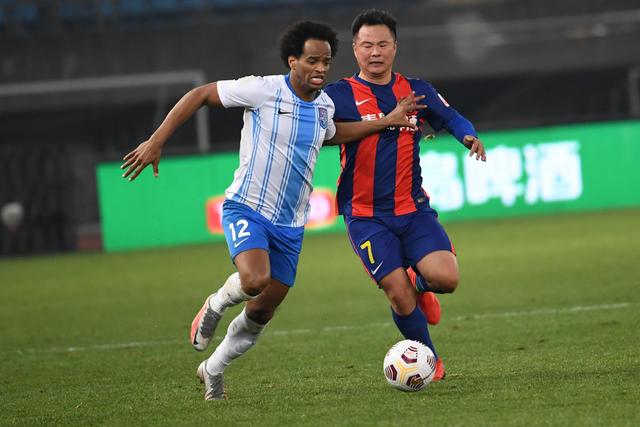 王睿泽20+5+6王洪16分青岛胜广厦 胡金秋15分